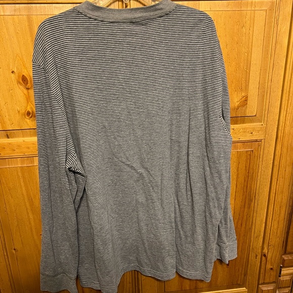 Mens St.John’s Bay long sleeved pullover T-shirt size XXL , gray with black ! - Picture 2 of 3